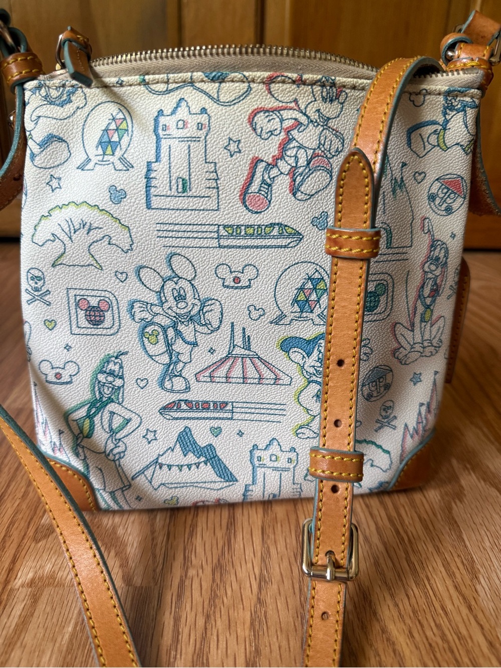 2017 WDW Marathon Cross Body Purse - Picture 2 of 12